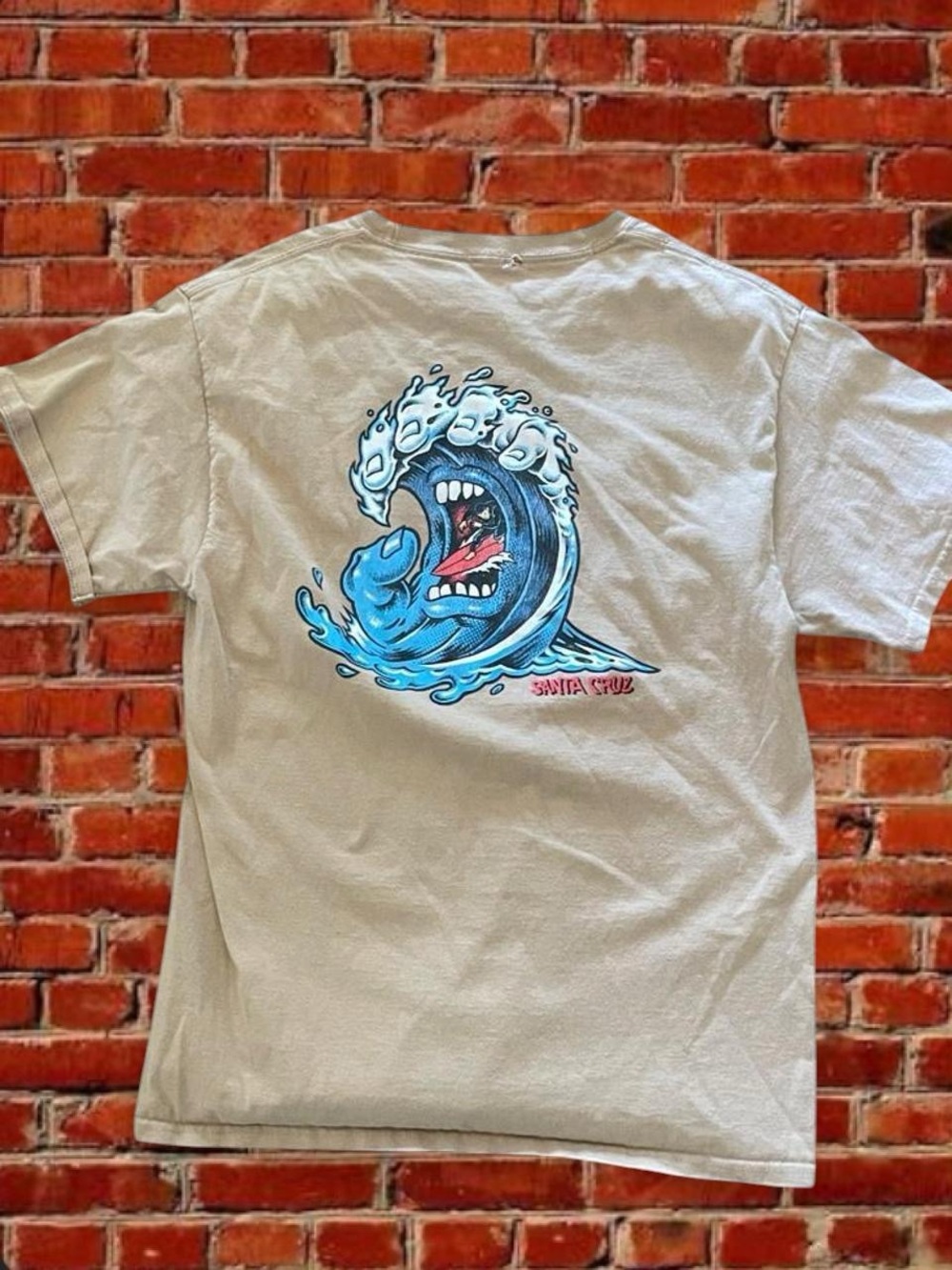 Santa cruz wave graphic tee 🌊